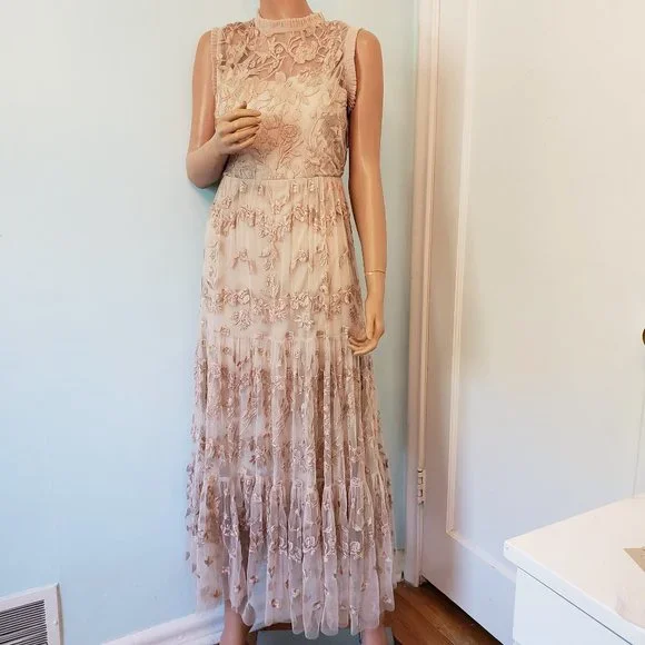 NWT Sundance Tolani Elegant Lace Formal dress. Name tag has a cut on one  side,